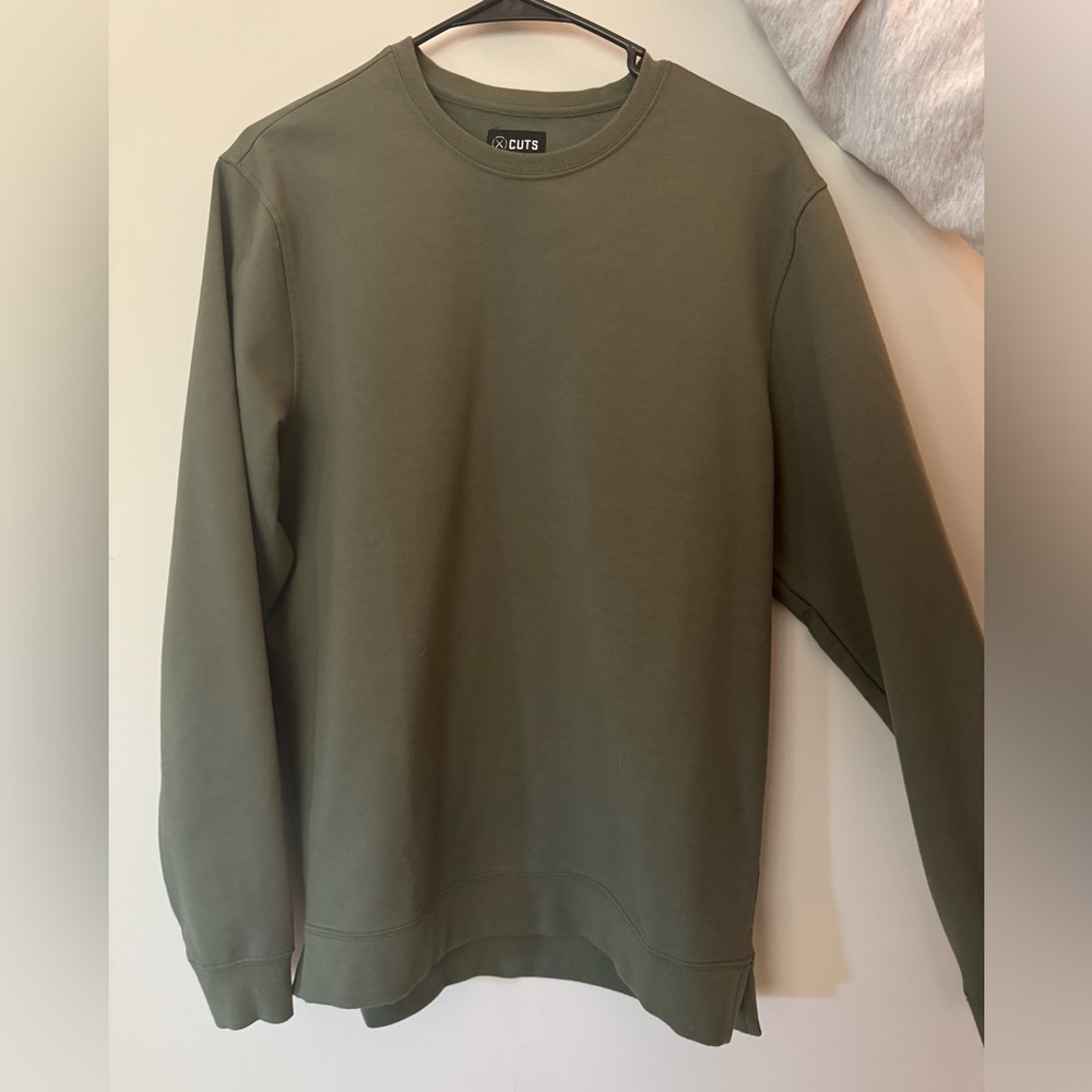 Cuts Clothing Men’s Crew Neck Split-Hem Sweatshirt